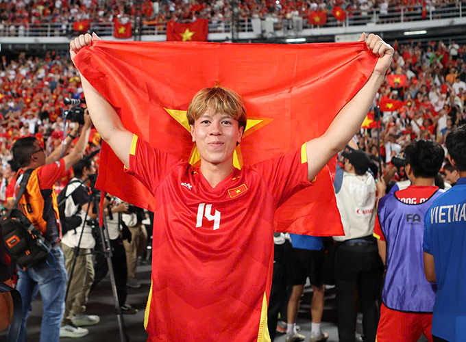 Viktor Lê trở thành cầu thủ Việt kiều đầu tiên trong lịch sử giành HCV SEA Games 33 - Ảnh: Đức Cường