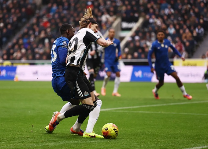 Gordon không kiếm được một quả penalty cho Newcastle