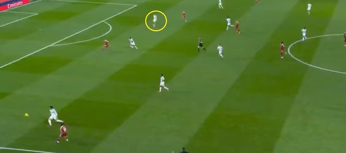 Huijsen đứng sai vị trí, khiến bẫy việt vị của Real Madrid bất thành