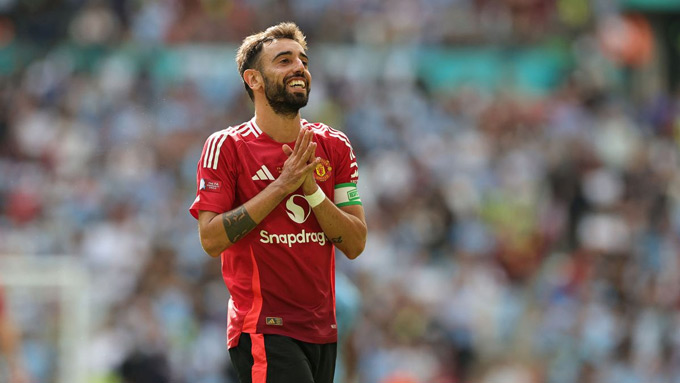 Bruno Fernandes có duyên ghi bàn vào lưới Aston Villa