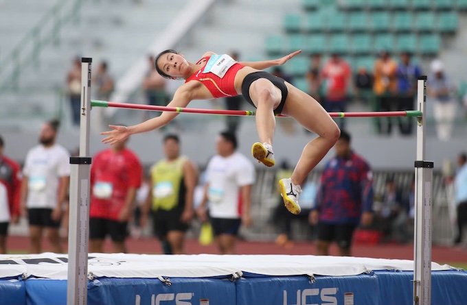 Kim Anh giành HCV nhảy cao nữ. Ảnh: Anh Khoa 