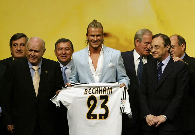 MU muốn đưa Ronaldinho về thế chỗ Beckham đã sang Real Madrid nhưng không thành công