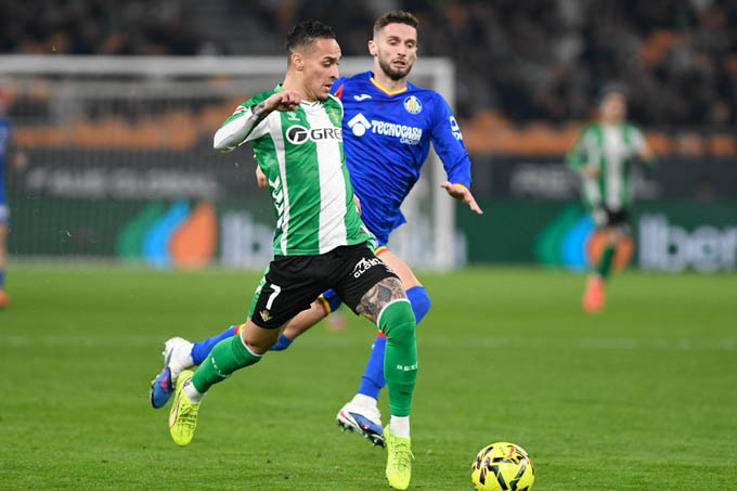 Antony rất khó để ngăn chặn khi vào phom