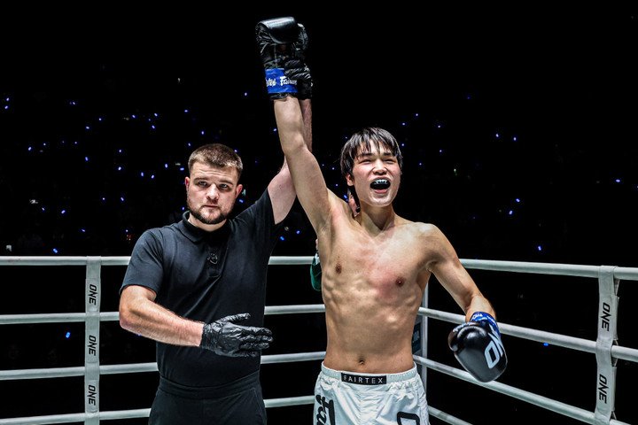 Niềm vui chiến thắng của Liu Mengyang