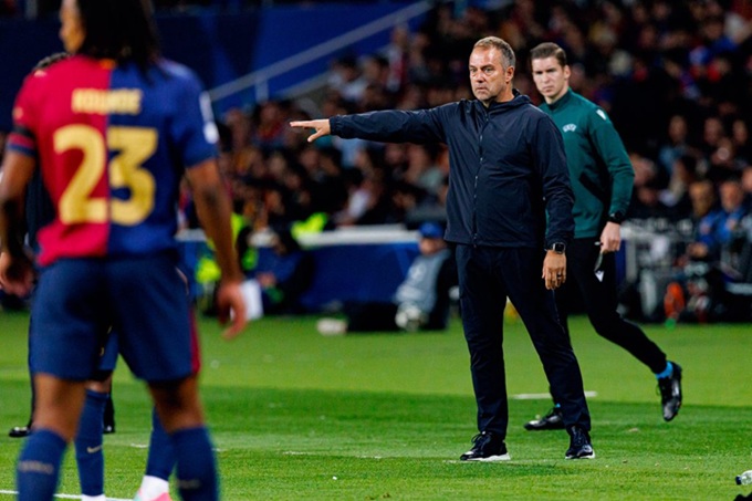 Hansi Flick chấp nhận rủi ro với hàng thủ dâng cao