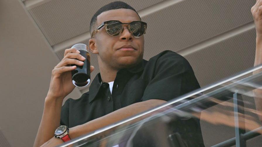 Khoản tiền thưởng đạo đức của Mbappe là 438.000 bảng mỗi tháng