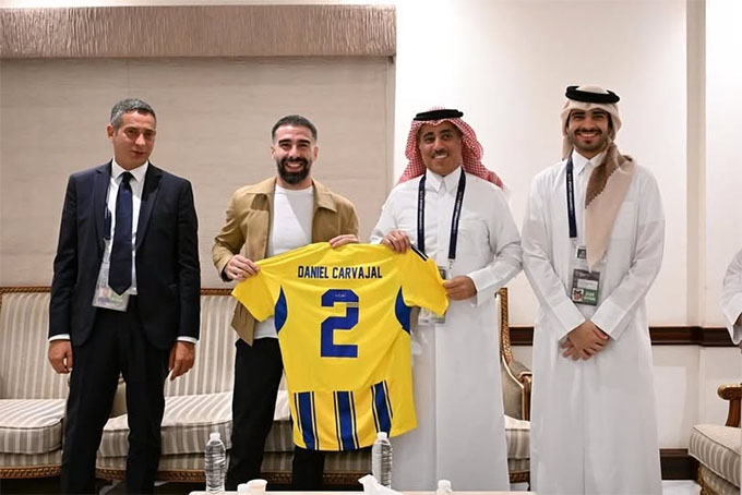 Carvajal khiến fan Real "hết hồn"