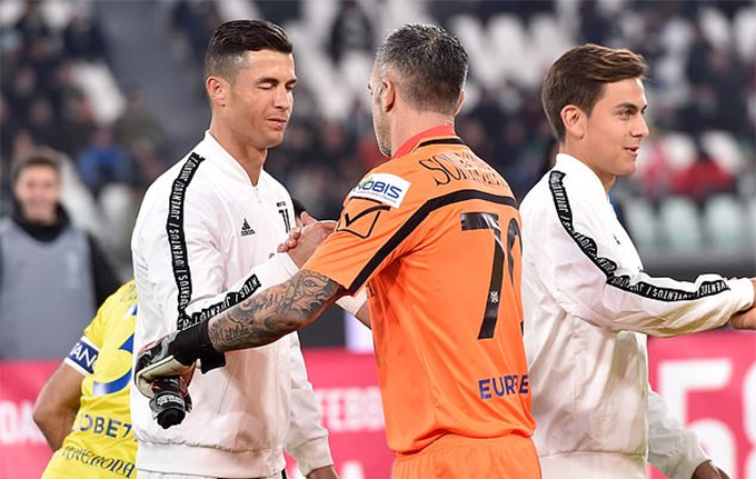 Anh từ chối đổi áo, dù trước đó đã hứa sẽ đổi áo cho nhau