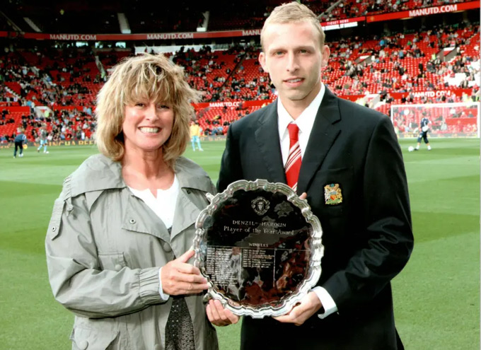 Haroun (trái) là phóng viên lâu năm của MU