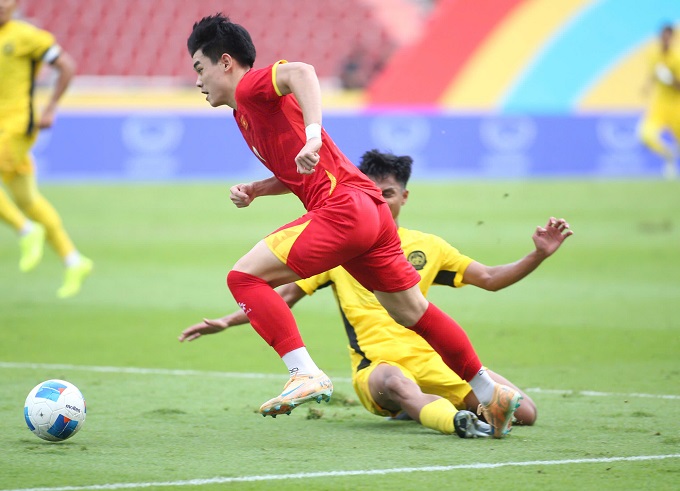 Đình Bắc lên đường sang Qatar tập huấn cùng U23 Việt Nam, không thể dự lễ trao giải Quả bóng Vàng vào tối nay (26/12) - Ảnh: Đức Cường 