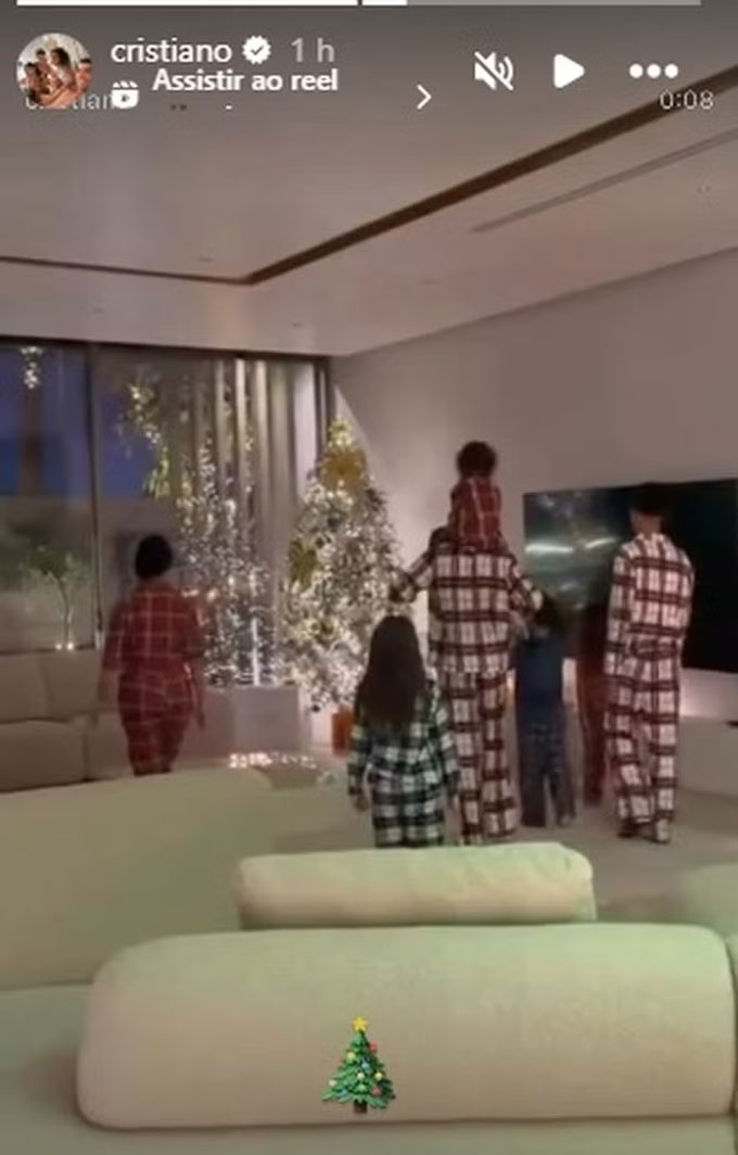 Ronaldo chia sẻ hình ảnh đón Giáng sinh