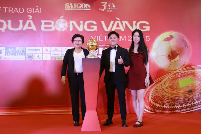 Bích Thuỳ và mẹ cùng cô bạn thân Trần Thị Duyên. Ảnh: Anh Khoa 