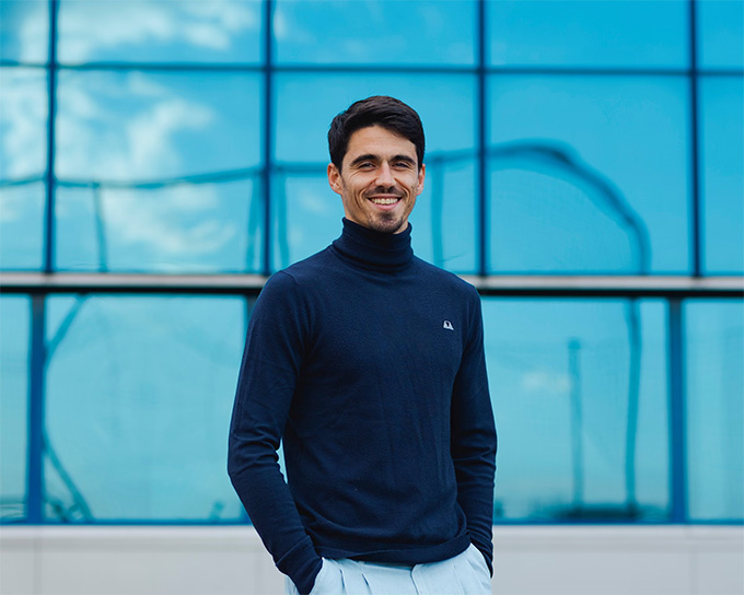 Carlos Cuesta trở thành huấn luyện viên trưởng trẻ nhất tại Serie A kể từ năm 1939 khi ông tiếp quản Parma vào tháng 6