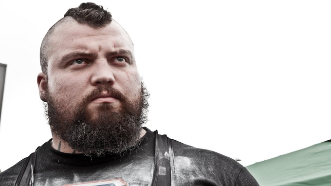 Người khỏe nhất thế giới kiếm được 816 tỷ đồng