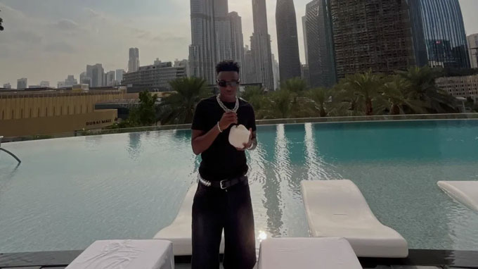 Vinicius vung tiền mua penthouse