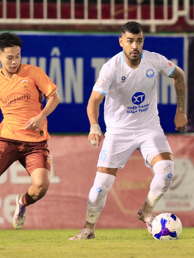 Nam Định không thắng nổi HAGL ở đấu trường V.League. Ảnh: Minh Trần 