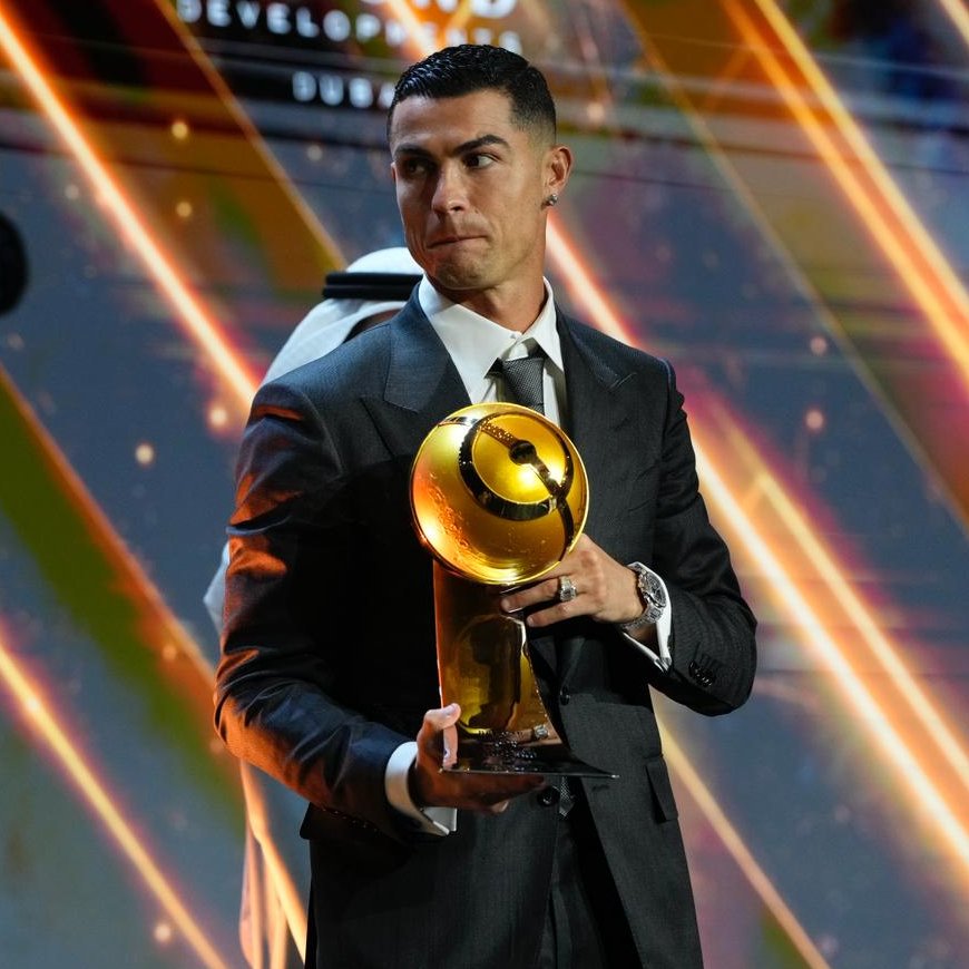 Cristiano Ronaldo nhận giải thưởng Globe Soccer Award