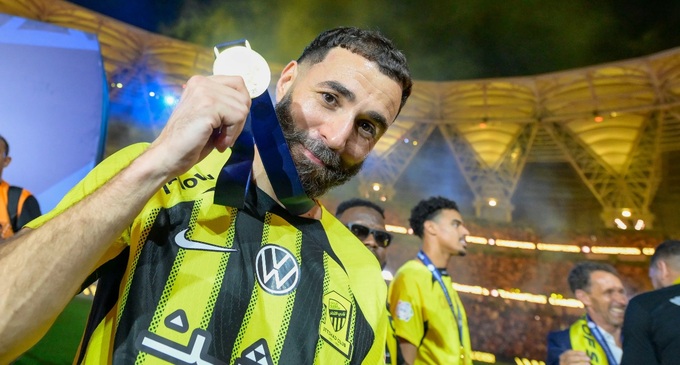 Nhiều ý kiến cho rằng Karim Benzema xứng đáng nhận giải thưởng hơn là CR7