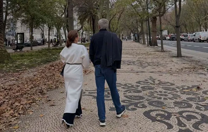 Mourinho dạo bước tình tứ với vợ