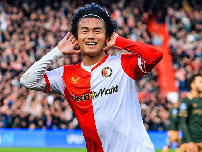 Ueda ghi bàn khiếp hơn cả Haaland, Kane, Mbappe