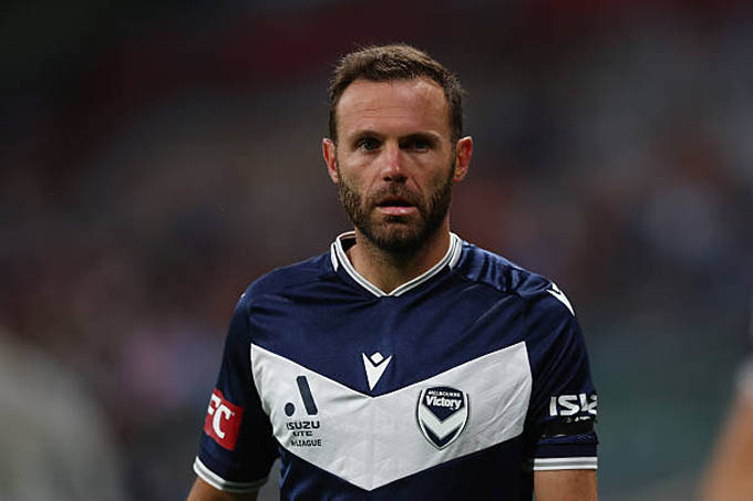 Mata đang chơi cho CLb Melbourne Victory ở giai đoạn cuối sự nghiệp