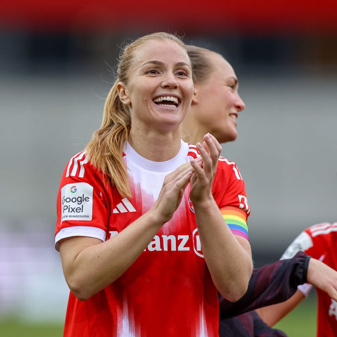 Glodis Perla Viggosdottir trong màu áo đội nữ Bayern