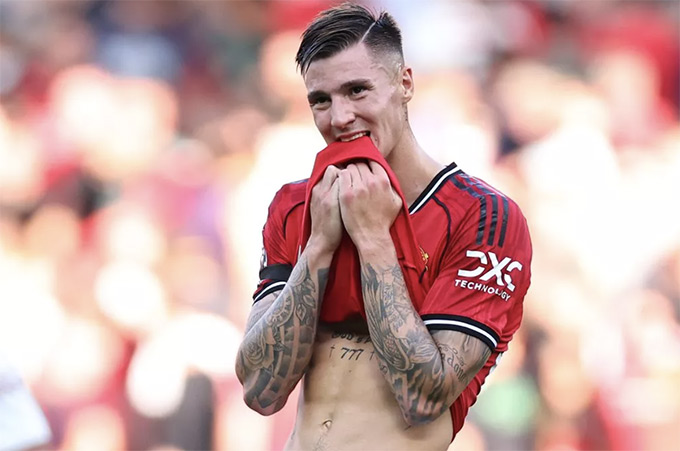 Sesko thi đấu rất nỗ lực nhưng bàn thắng vẫn quay lưng