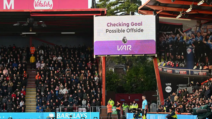 Các trận đấu ngày nay đang bị ảnh hưởng khá nhiều bởi VAR