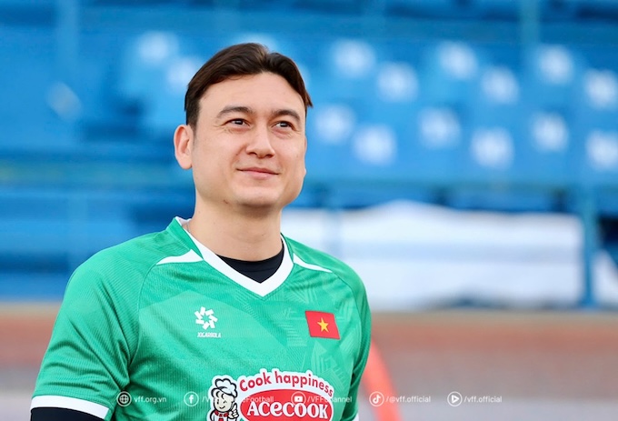 Đặng Văn Lâm chúc người hâm mộ luôn thật nhiều sức khoẻ. Ảnh: VFF