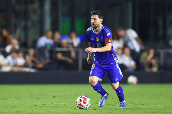 Argentina đang chờ đợi câu trả lời từ Messi