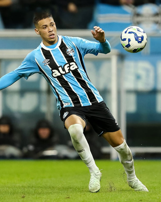 Alysson trưởng thành từ hệ thống đào tạo trẻ của Gremio