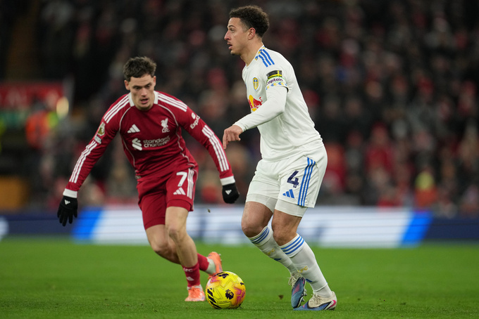 Florian Wirtz (trái) có một trận đấu thất vọng và bị thay ra ở hiệp 2