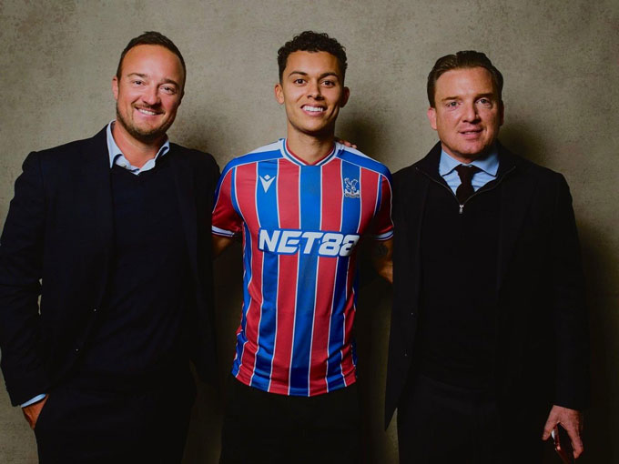 Johnson chính thức gia nhập Palace