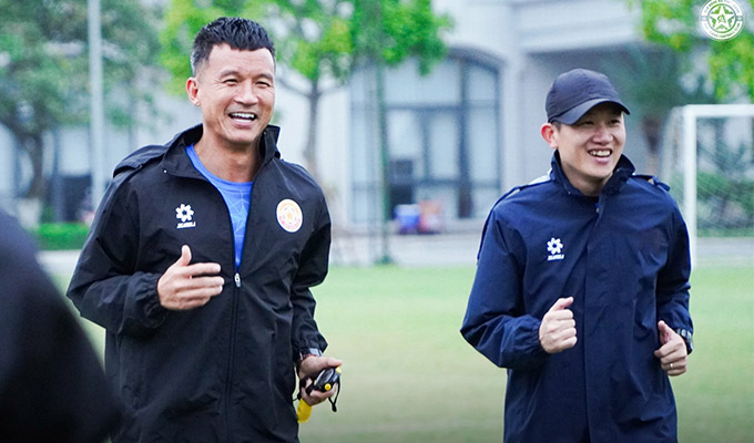 2 cựu tuyển thủ Mai Tiến Thành và Phan Như Thuật là những phụ tá đắc lực của HLV Nguyễn Thành Công ở PVF-CAND - Ảnh: PVF-CAND