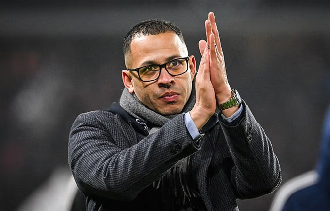 Liam Rosenior đã có mặt ở London tối ngày Chủ nhật