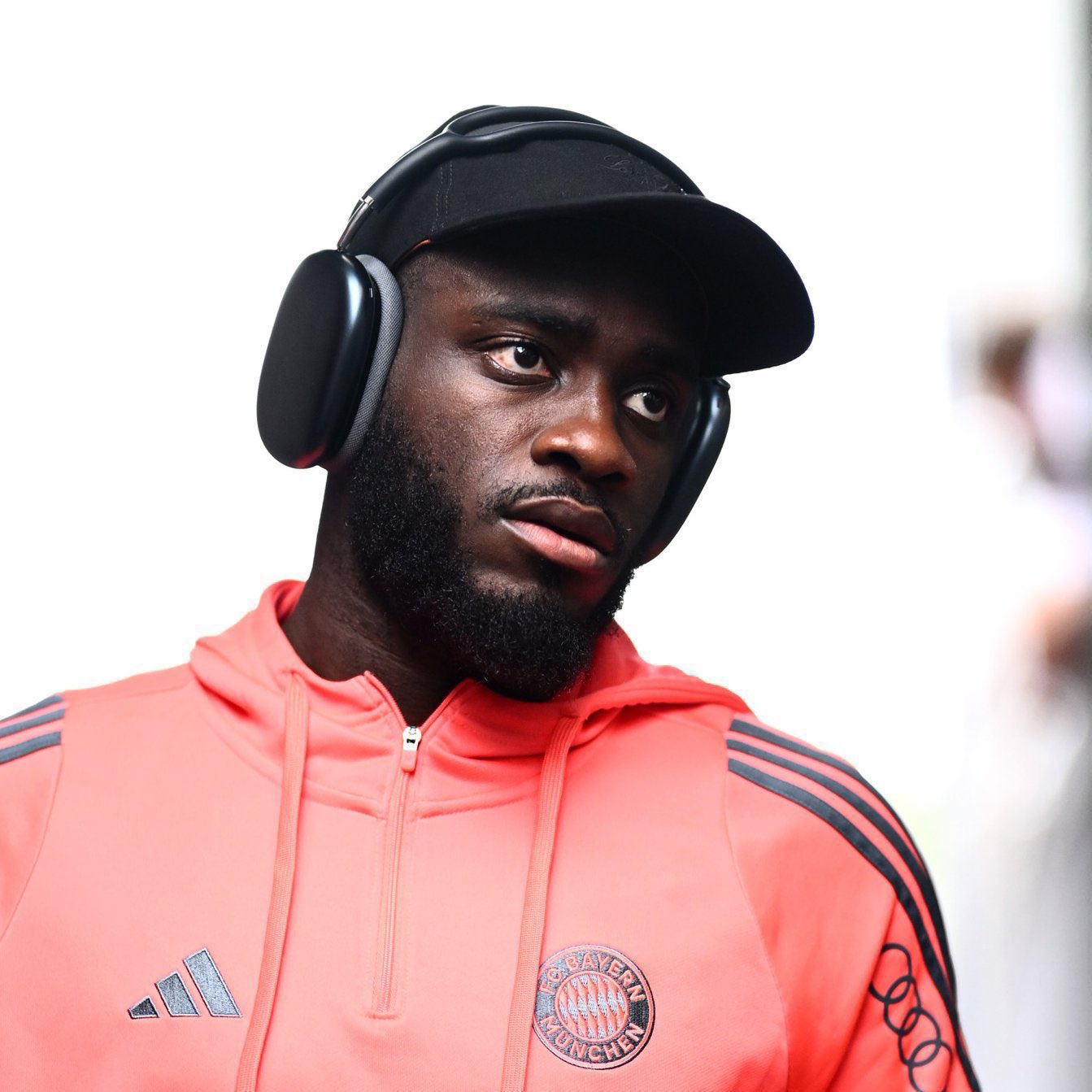 Upamecano không rời Bayern