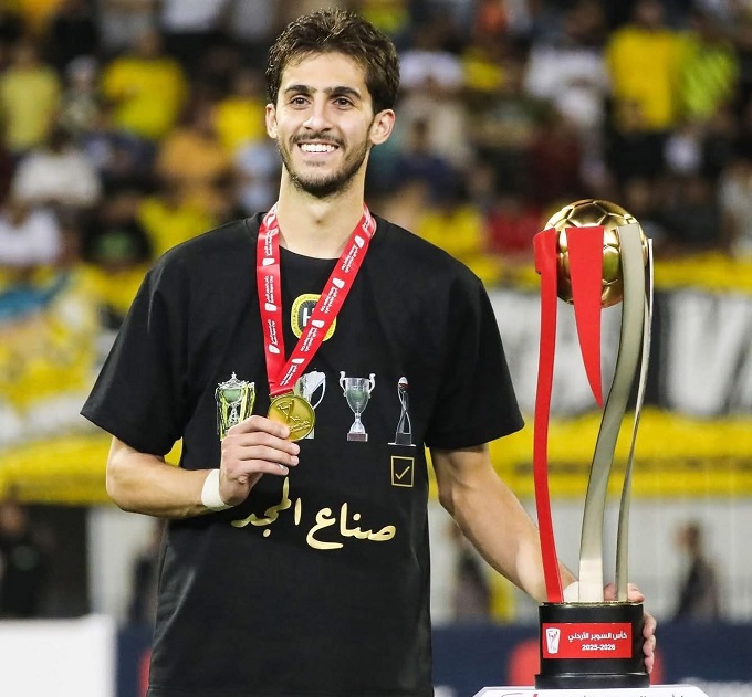 Trung vệ Ali Ahmad Hajabi 