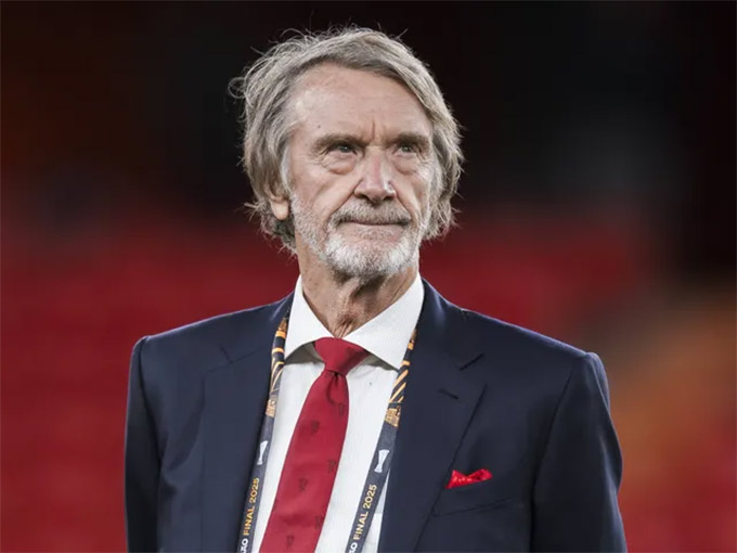 Sir Jim Ratcliffe vẫn loay hoay với cuộc cách mạng tại MU