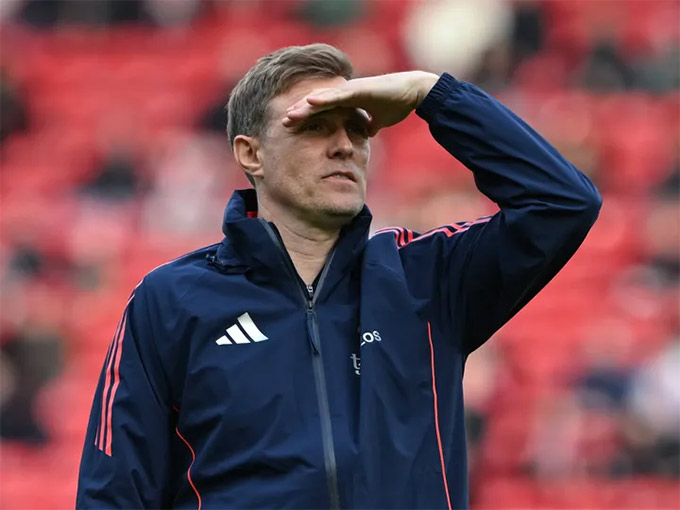 HLV Fletcher để MU đá 4-2-3-1?