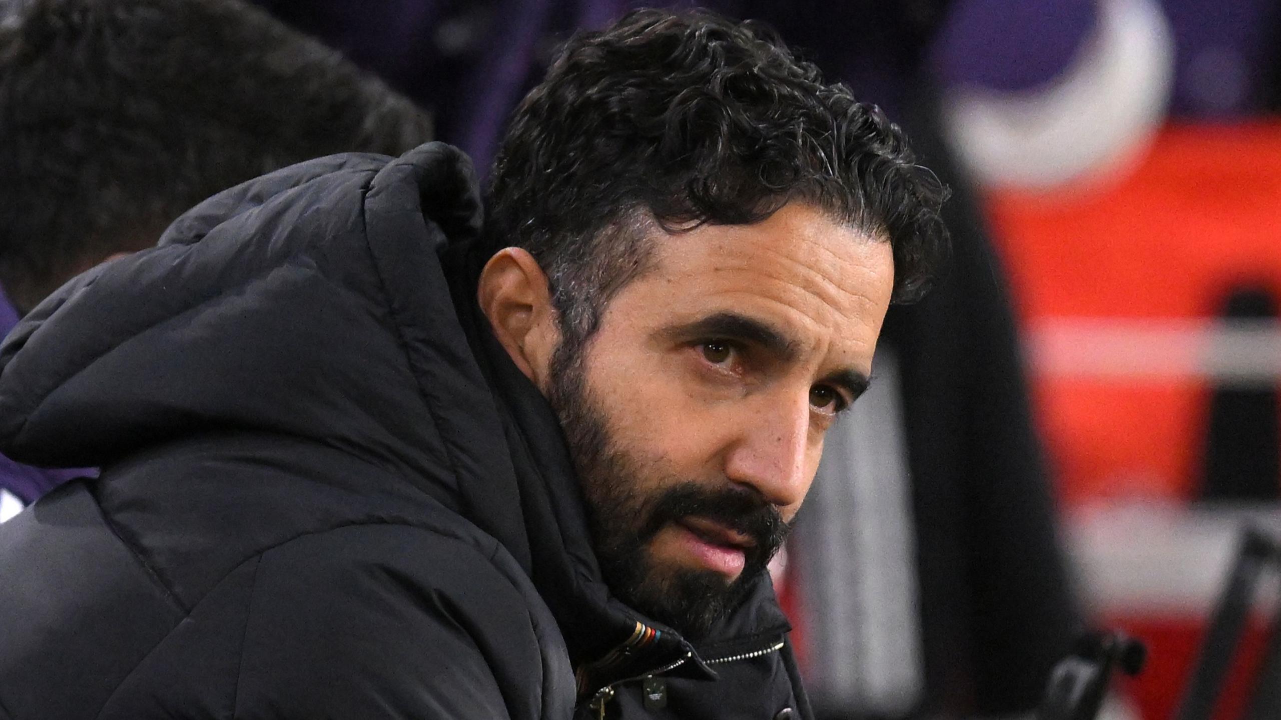 MU chấp nhận 10 năm thảm hại nữa, chứ không chấp nhận một HLV dám láo