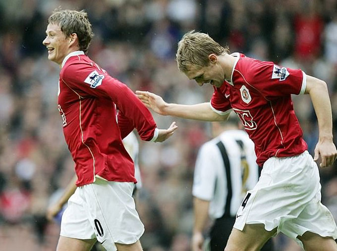 Cả Solskjaer và Fletcher đều là những cựu cầu thủ từng có nhiều năm cống hiến cho MU