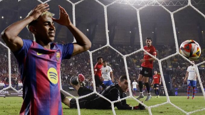 Hai năm sau khi ghi bàn trong trận ra mắt ở Siêu Cúp Tây Ban Nha, Lamine Yamal đã là ngôi sao số 1 của Barca.