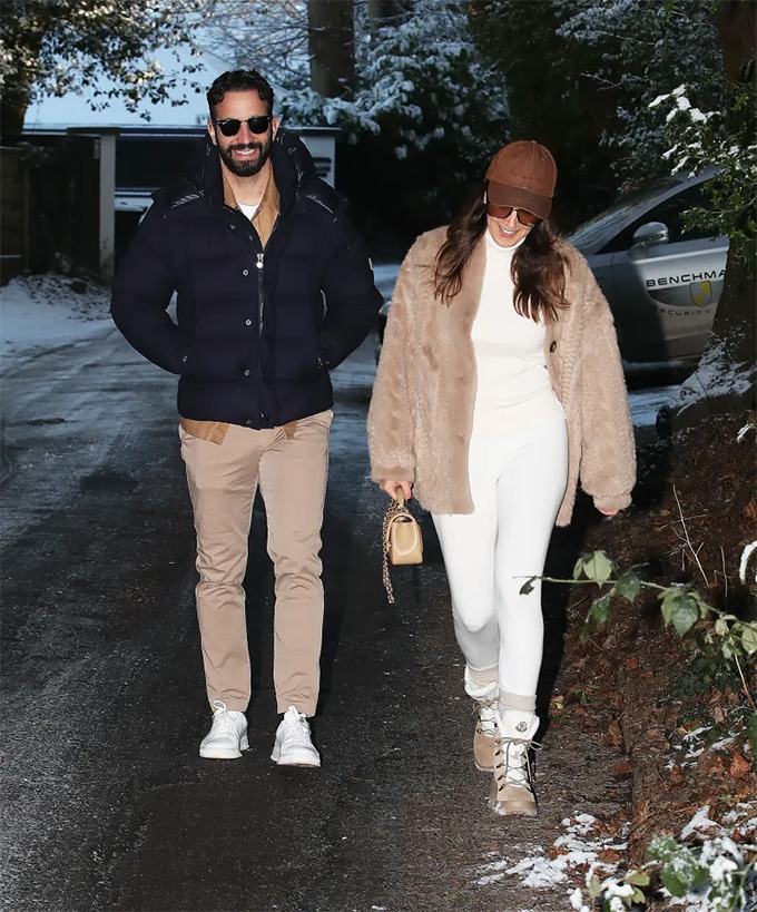 Amorim dường như chuẩn bị trước được việc mình bị MU sa thải, nên ông rất thoải mái cùng vợ khi rời nước Anh