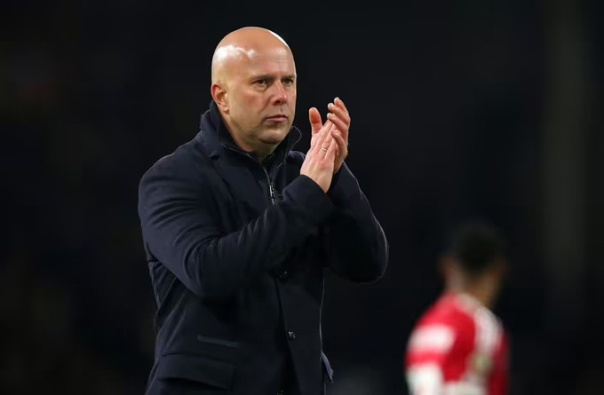 Slot có vẻ như đang cạn ý tưởng trong việc đưa Liverpool trở lại phong độ cao nhất