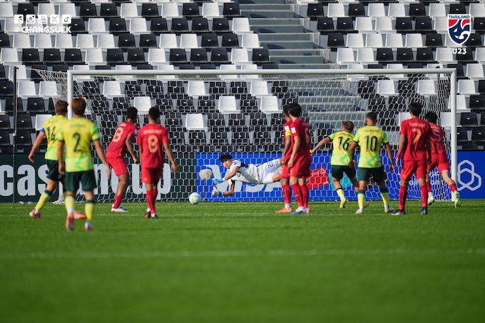 Bàn cân bằng tỷ số của U23 Australia trên chấm 11m