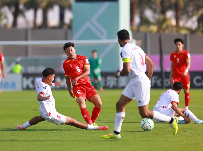 Thái Sơn là tiền vệ phòng ngự duy nhất mà HLV Kim Sang Sik mang đến Saudi Arabia