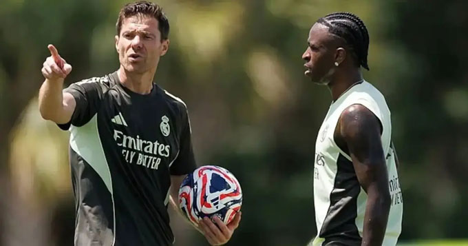 HLV Alonso chẳng ngại đối đầu với Vinicius