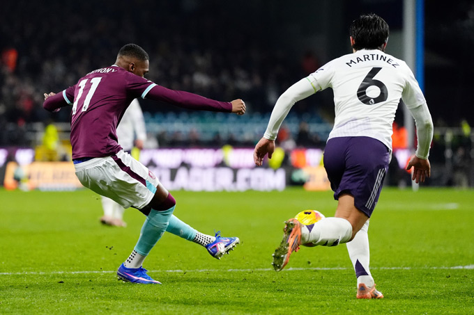 Cách phòng ngự của MU vẫn là một cái gì đó rất "ối giời ơi"