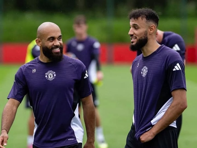 Trong lúc này. MU cần Mbeumo hơn là Mazraoui