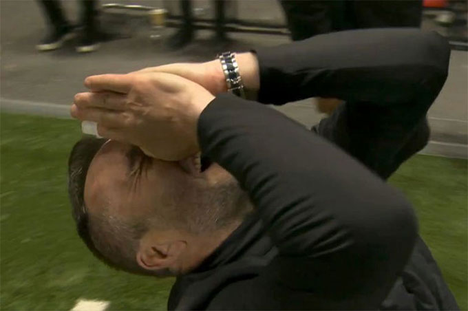 HLV Jones cầu mong trò cũ Rosenior khởi đầu không suôn sẻ cùng Chelsea